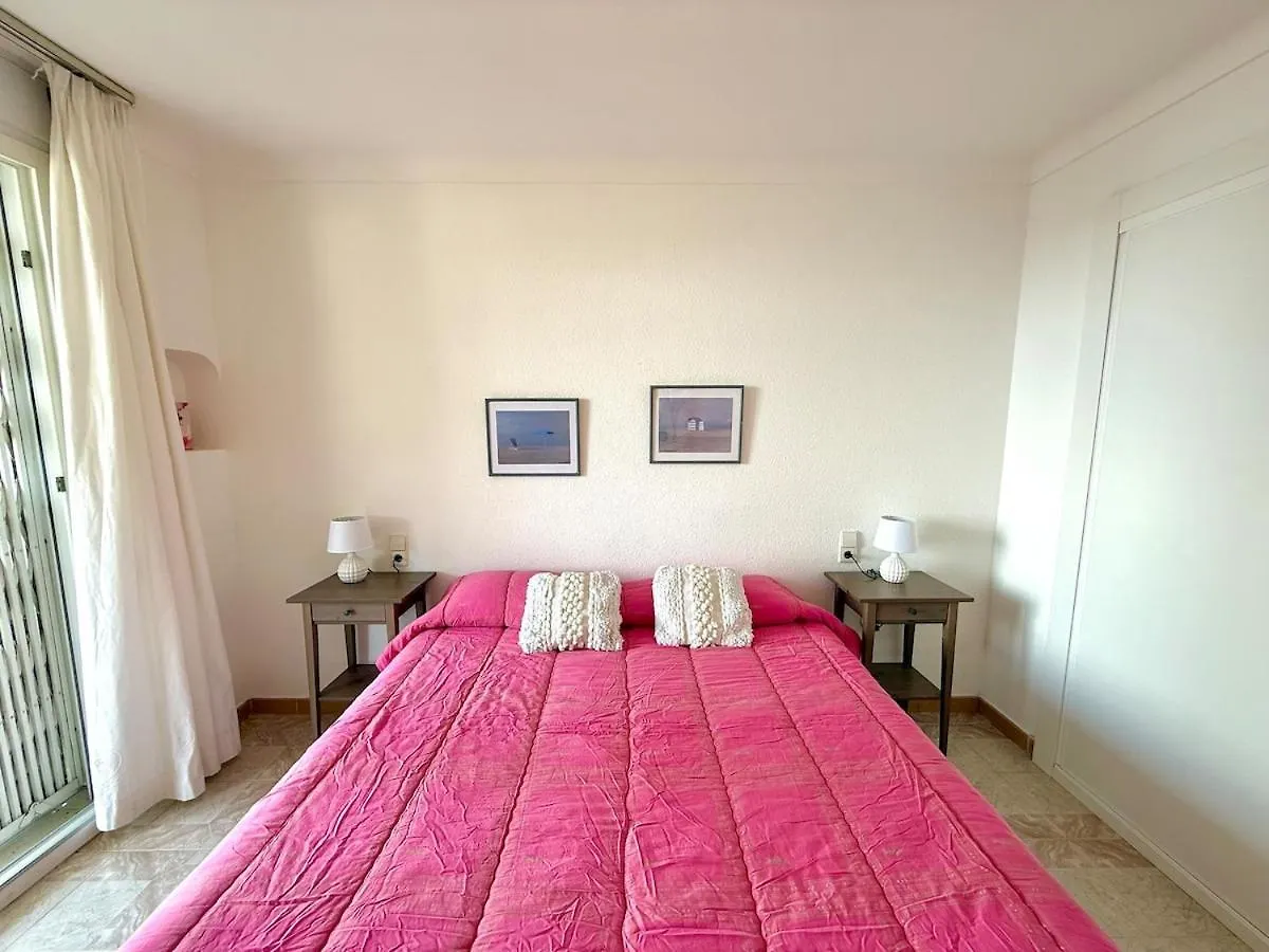 V034 - Eden Apartment Roses Spain